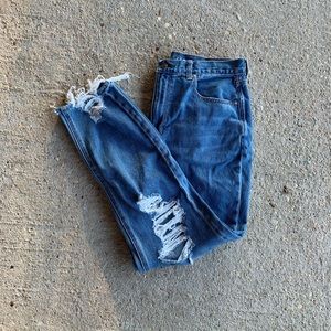 EUC AMERICAN EAGLE RIPPED MOM JEANS SZ 12